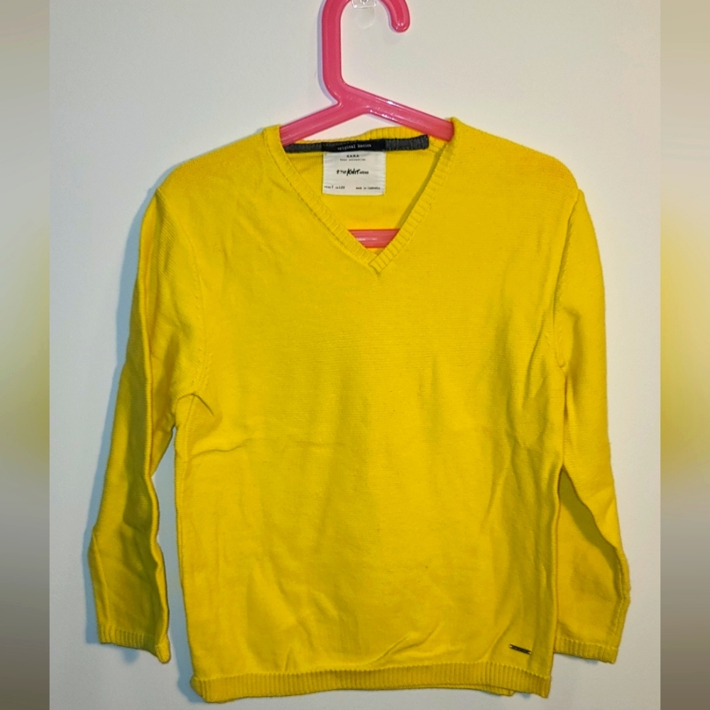 Zara v-neck yellow sweater Size 7